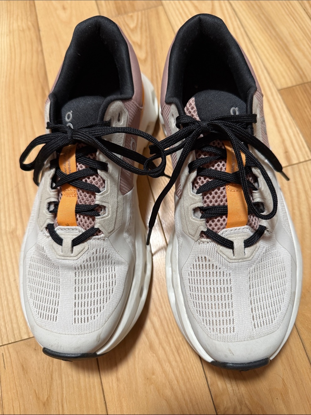 On cloud  cloud runner sneakers